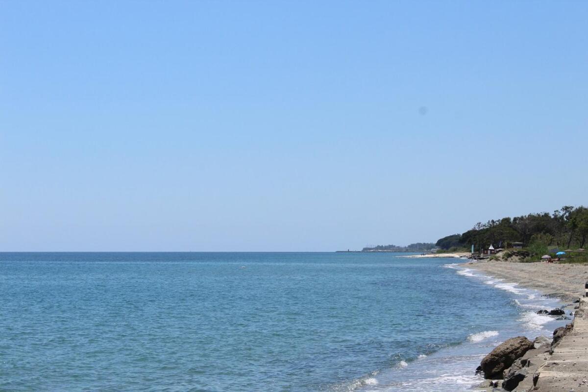 圣尼科劳Bord de mer, pieds dans l'eau, vue panoramique别墅 外观 照片