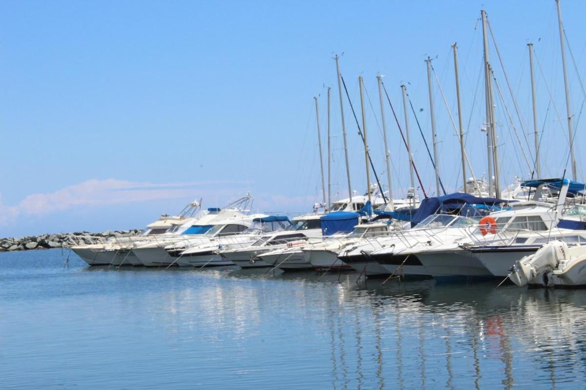 圣尼科劳Bord de mer, pieds dans l'eau, vue panoramique别墅 外观 照片