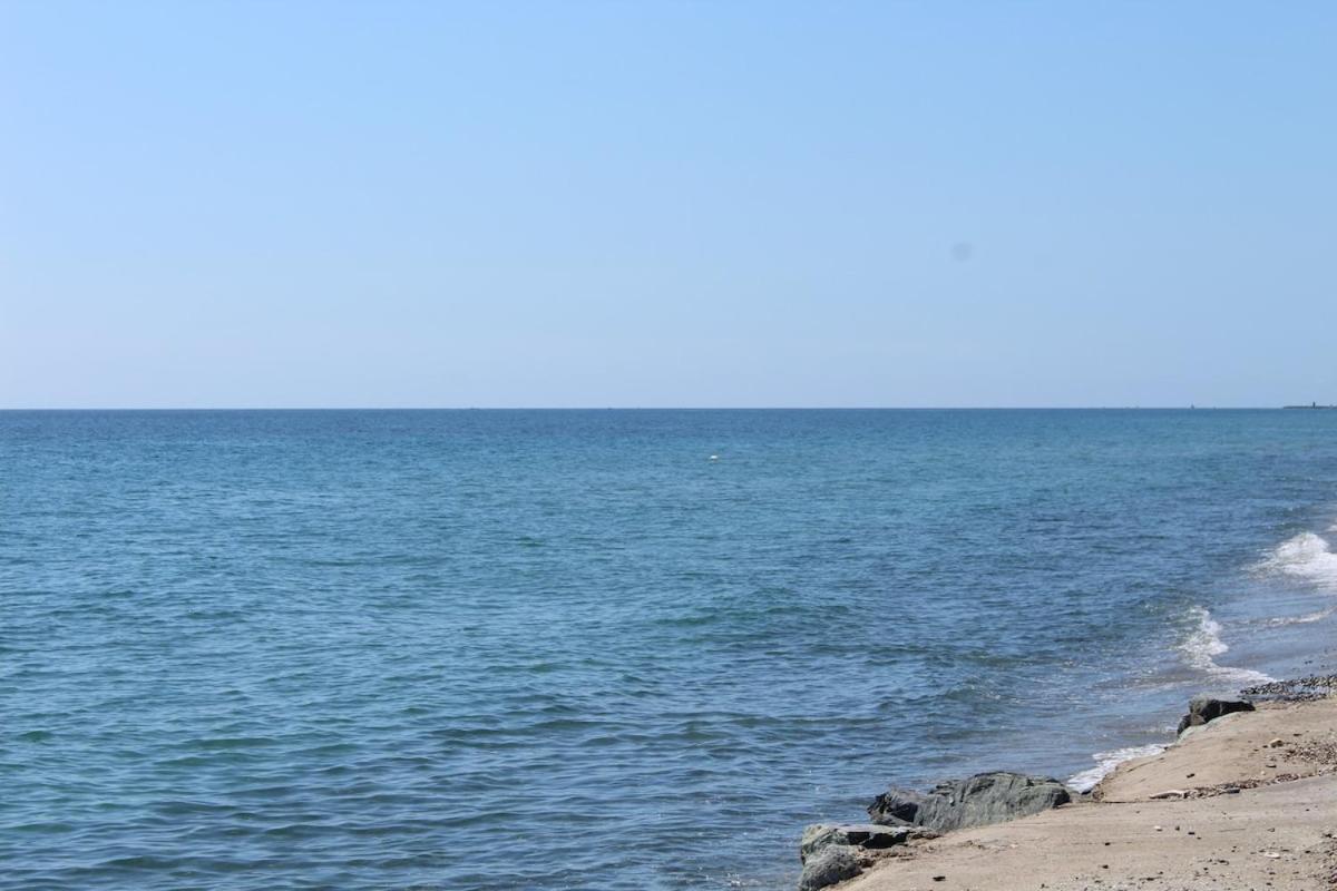 圣尼科劳Bord de mer, pieds dans l'eau, vue panoramique别墅 外观 照片