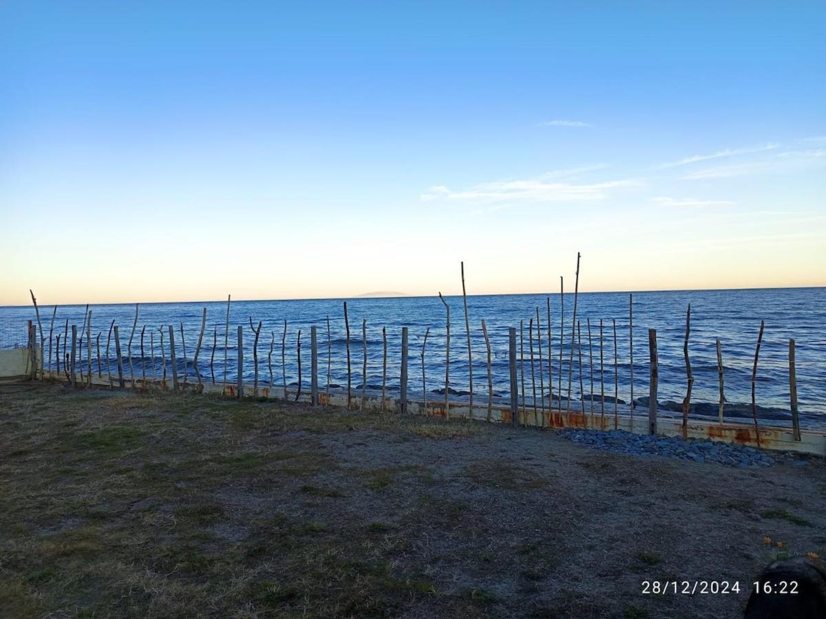 圣尼科劳Bord de mer, pieds dans l'eau, vue panoramique别墅 外观 照片